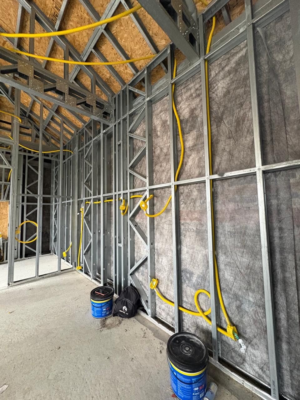 Casa em Steel Frame com kit elétrico KES instalado